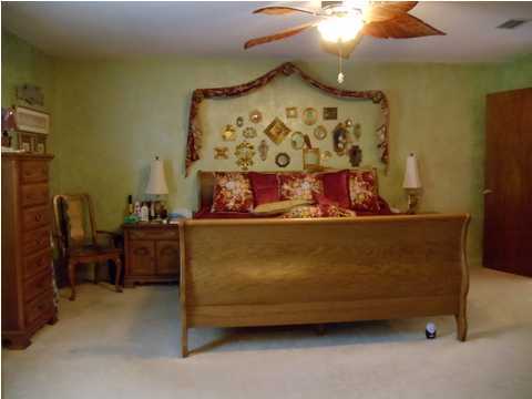 199 Country Club Road Shalimar, FL 32579 - Photo 17 of 21 a view of furniture and cabinet