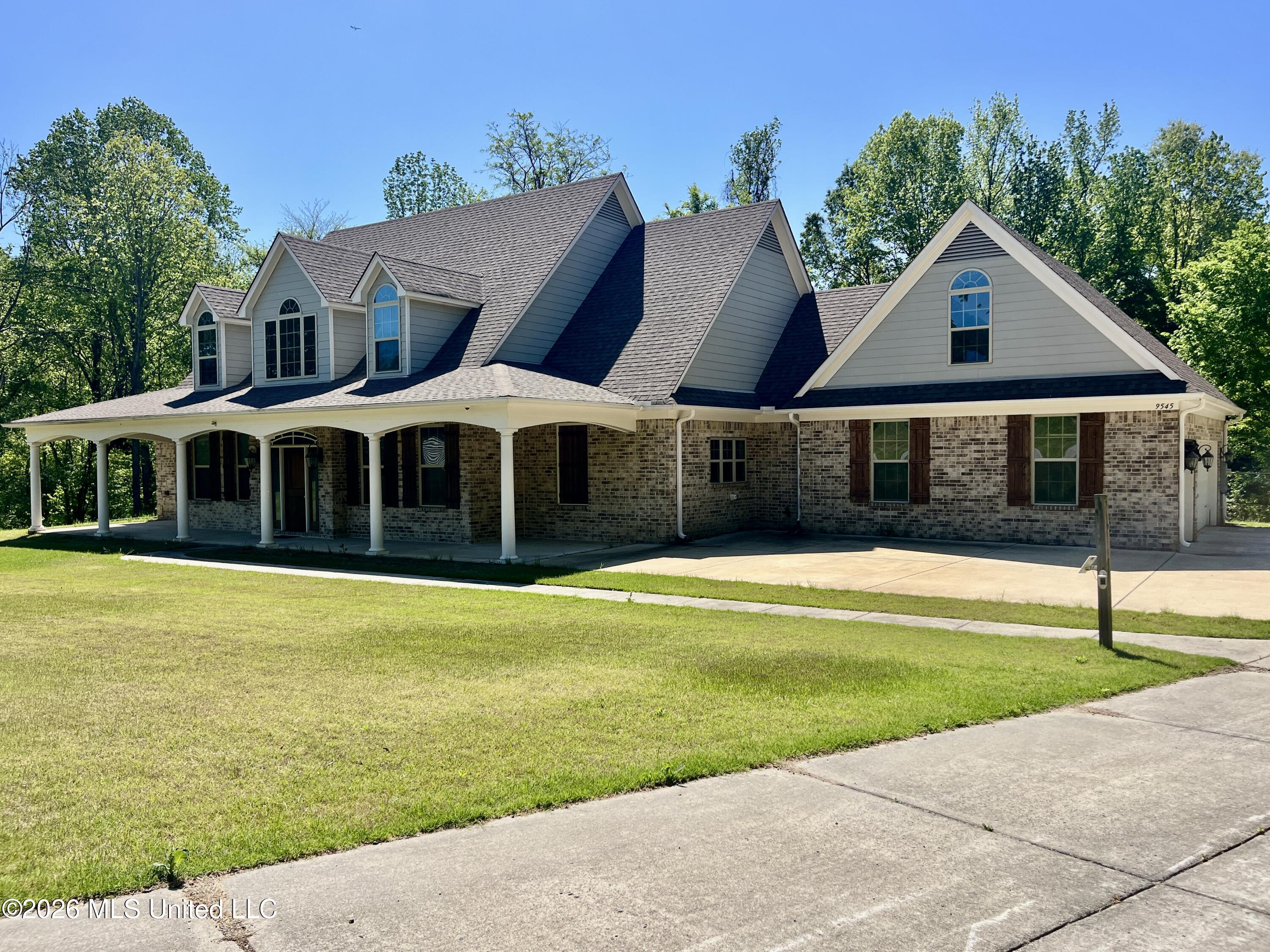 9545 Green River Road Lake Cormorant, MS 38641 - Photo 2 of 55 IMG_8962
