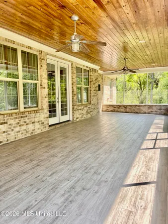 $609,000 | 9545 Green River Road, Lake Cormorant, MS 38641