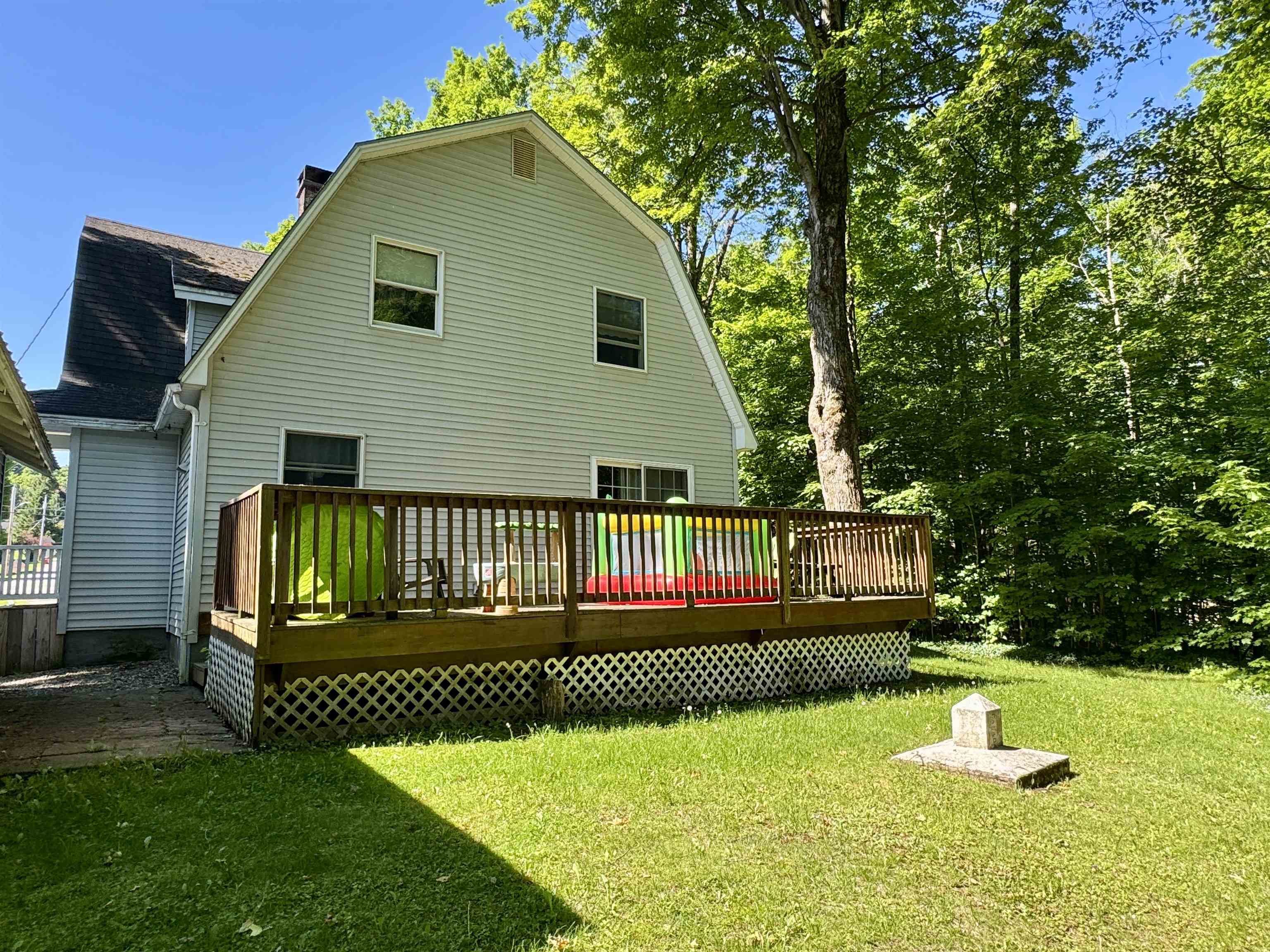 335 Caswell Avenue Derby, VT 05830 - Photo 5 of 32