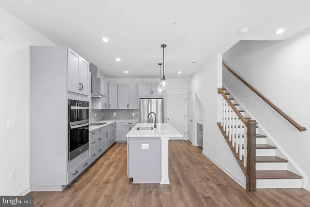 $599,999 | 19719 Misty Moss Square, Unit 1, Ashburn, VA 20147