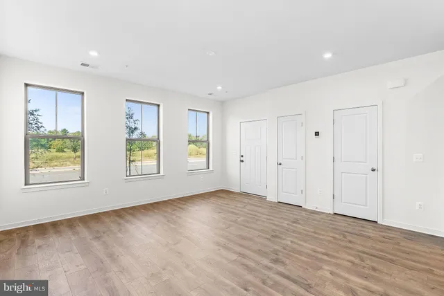 $599,999 | 19719 Misty Moss Square, Unit 1, Ashburn, VA 20147