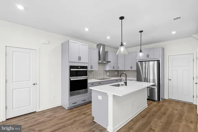 $599,999 | 19719 Misty Moss Square, Unit 1, Ashburn, VA 20147