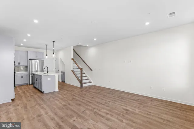 $599,999 | 19719 Misty Moss Square, Unit 1, Ashburn, VA 20147