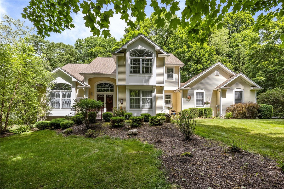 Welcome Home to your own Oasis 41 Hawks View Trail