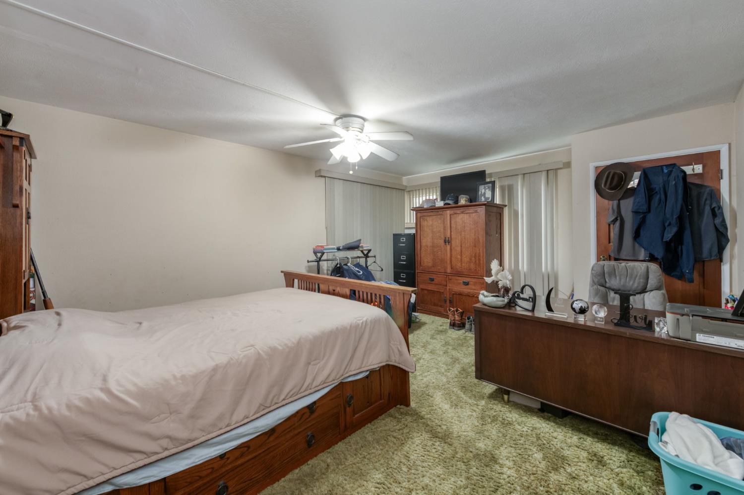 1055 East Dinuba Avenue Reedley, CA 93654 - Photo 17 of 54