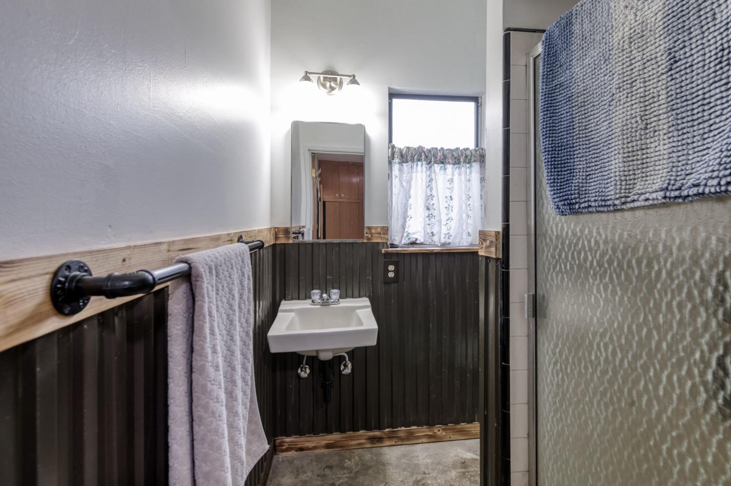 1055 East Dinuba Avenue Reedley, CA 93654 - Photo 23 of 54