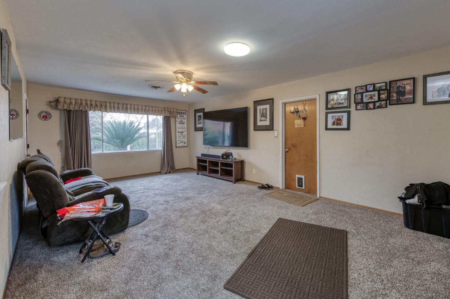 1055 East Dinuba Avenue Reedley, CA 93654 - Photo 5 of 54