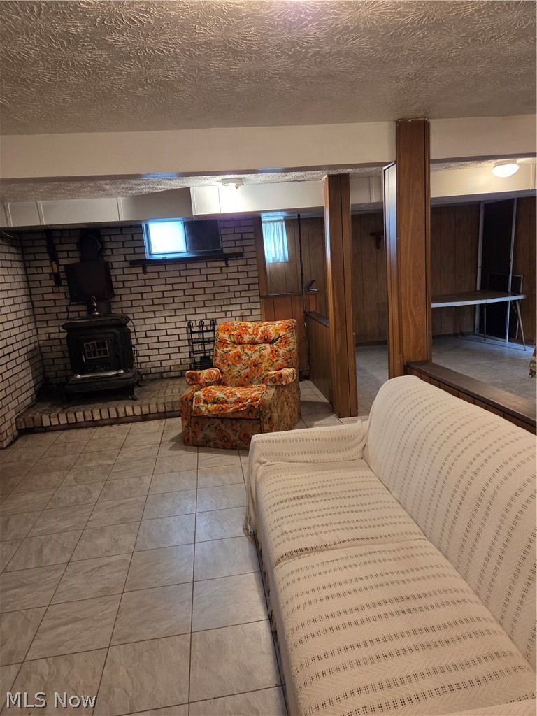 636 Lincoln Street Struthers, OH 44471 - Photo 22 of 26 Living room/rec room