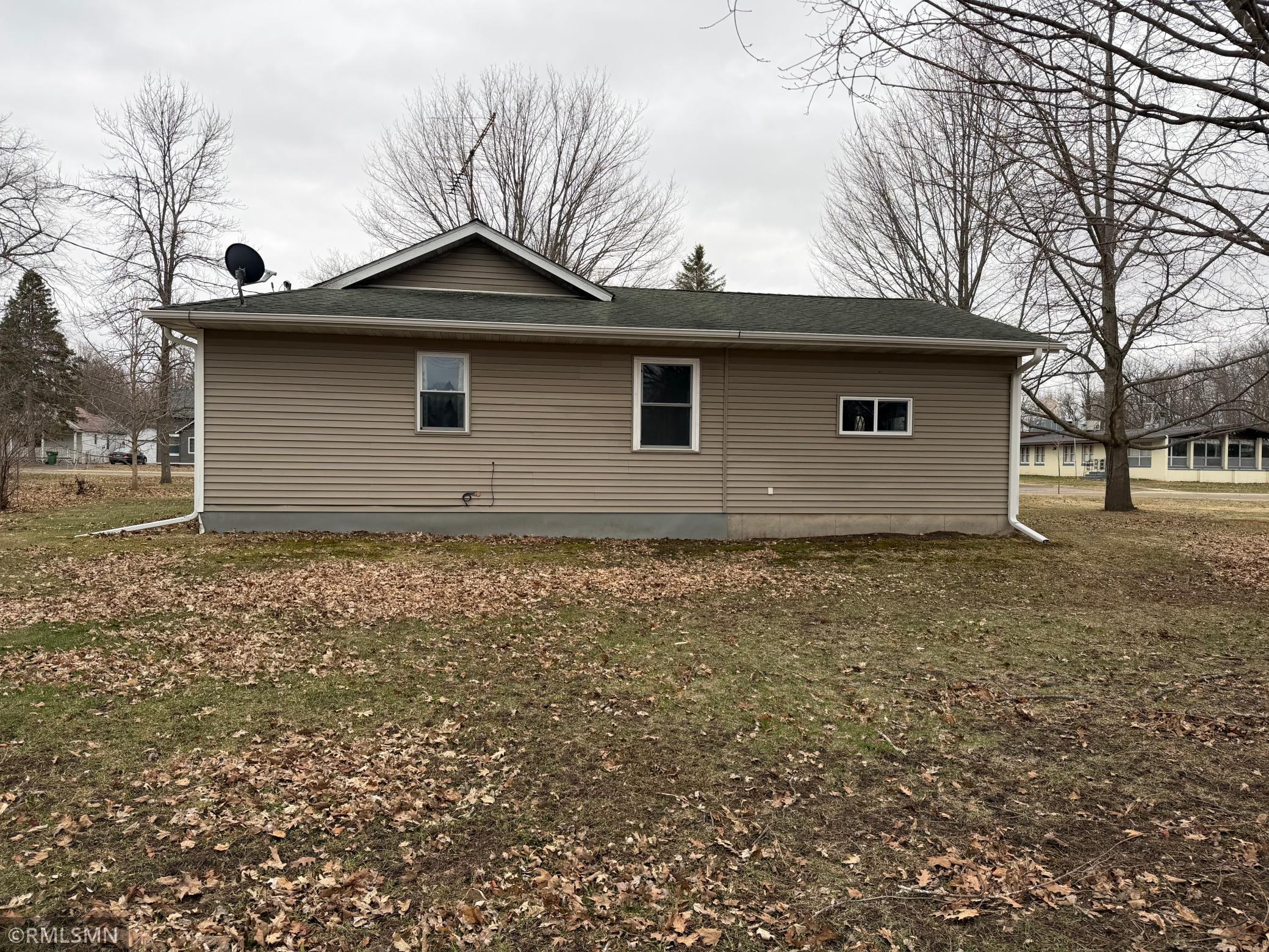 213 East Park Avenue Luck, WI 54853 - Photo 3 of 25