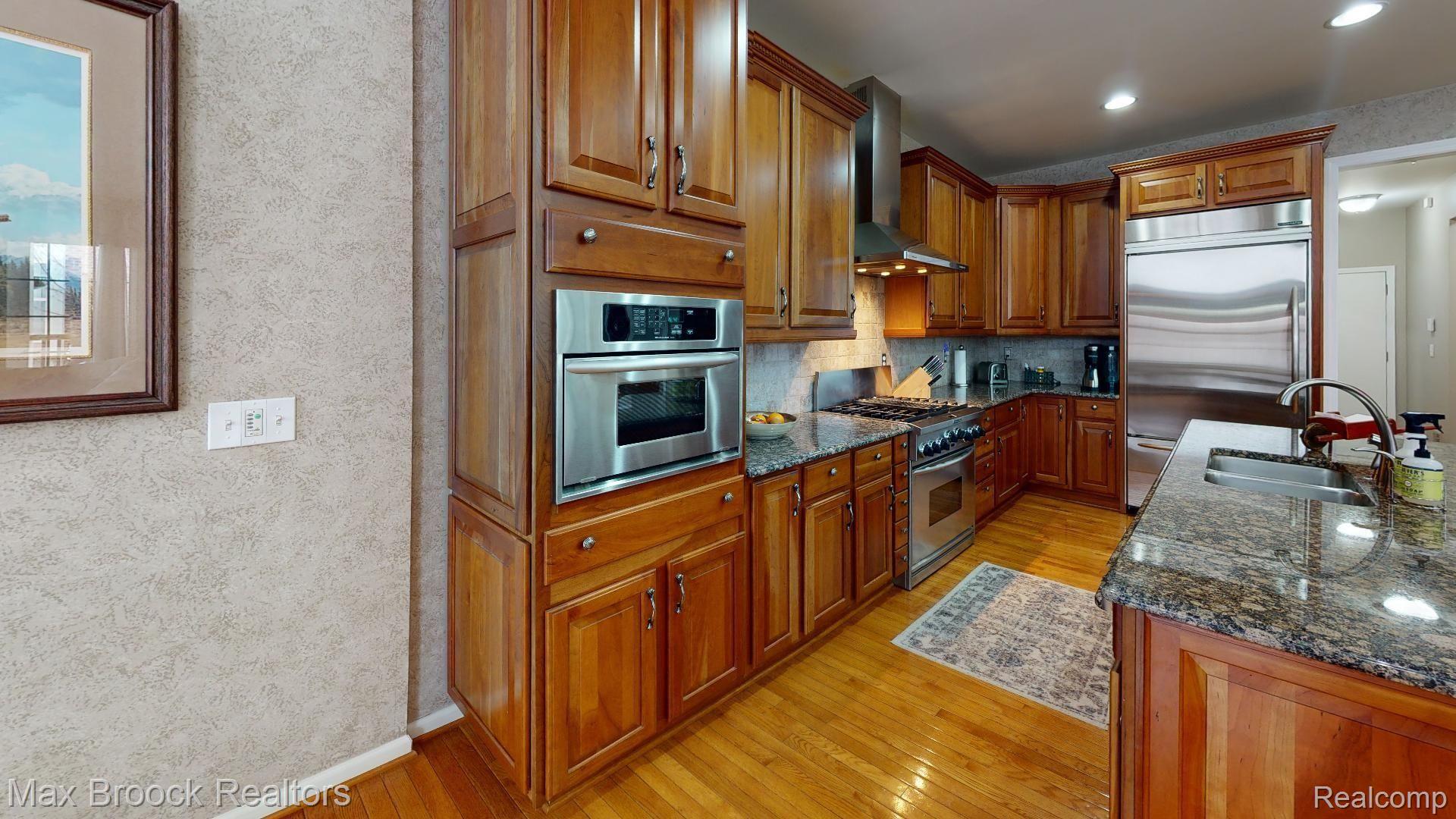 3697 Winding Brk Circle Rochester, MI 48309 - Photo 5 of 53 3697-Winding-Brook-Cir-Kitchen.jpg
