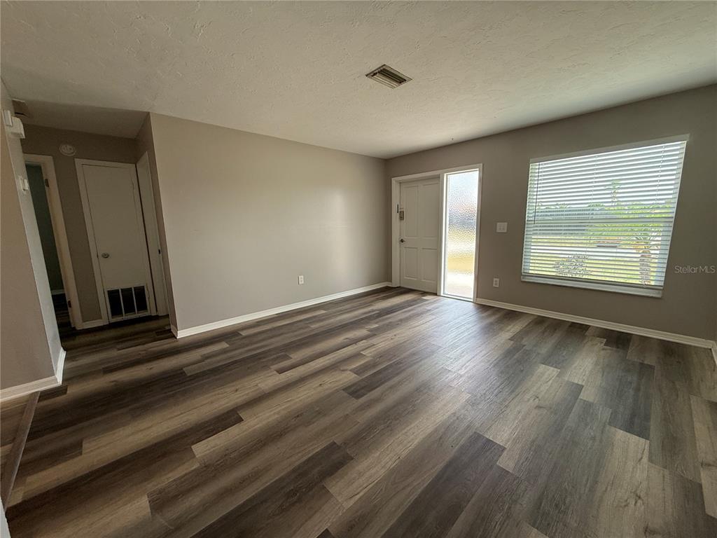 464 Briarwood Road Venice, FL 34293 - Photo 4 of 14