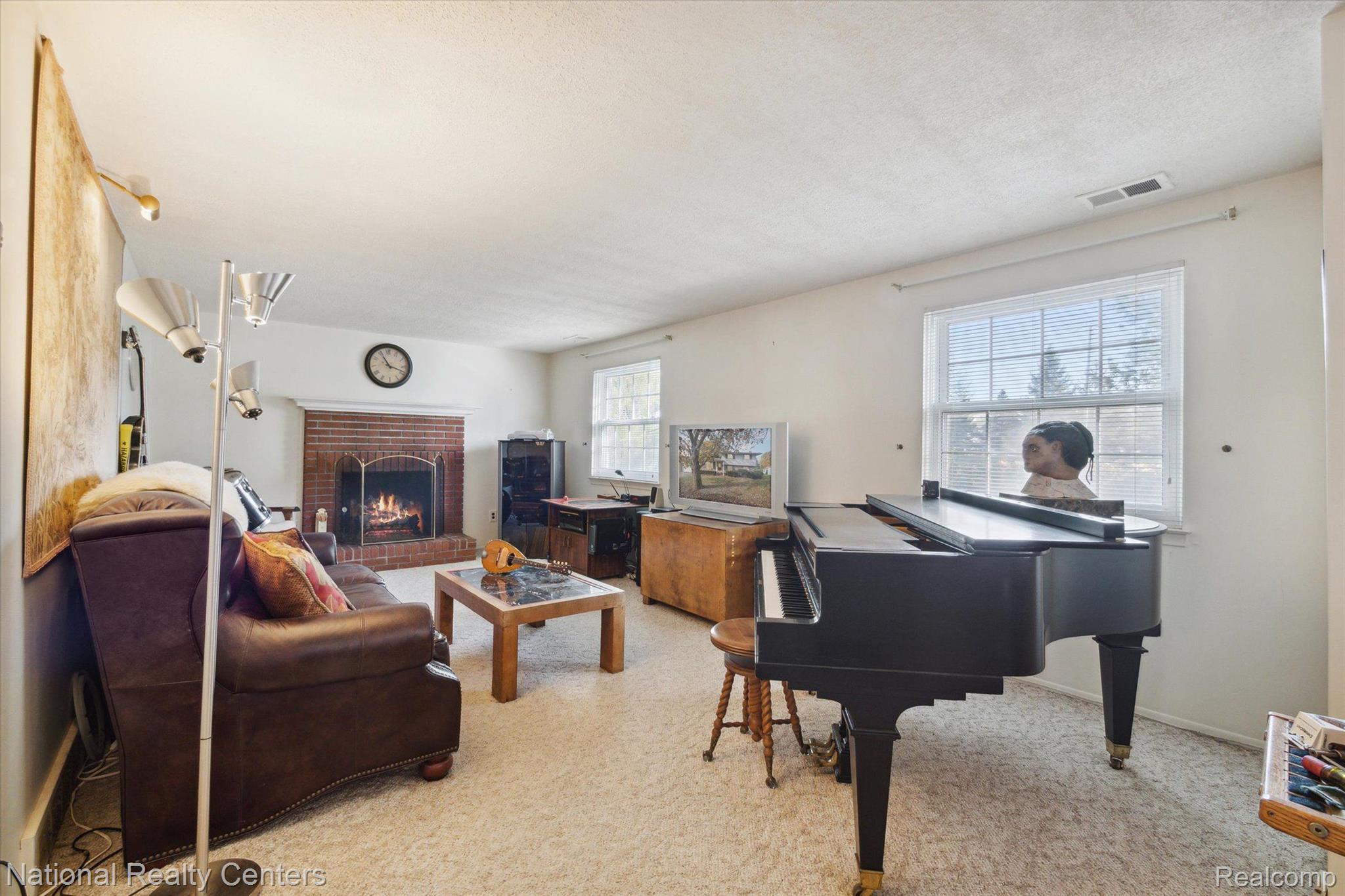 25725 Napier Road South Lyon, MI 48178 - Photo 6 of 42 Gallery Image 6