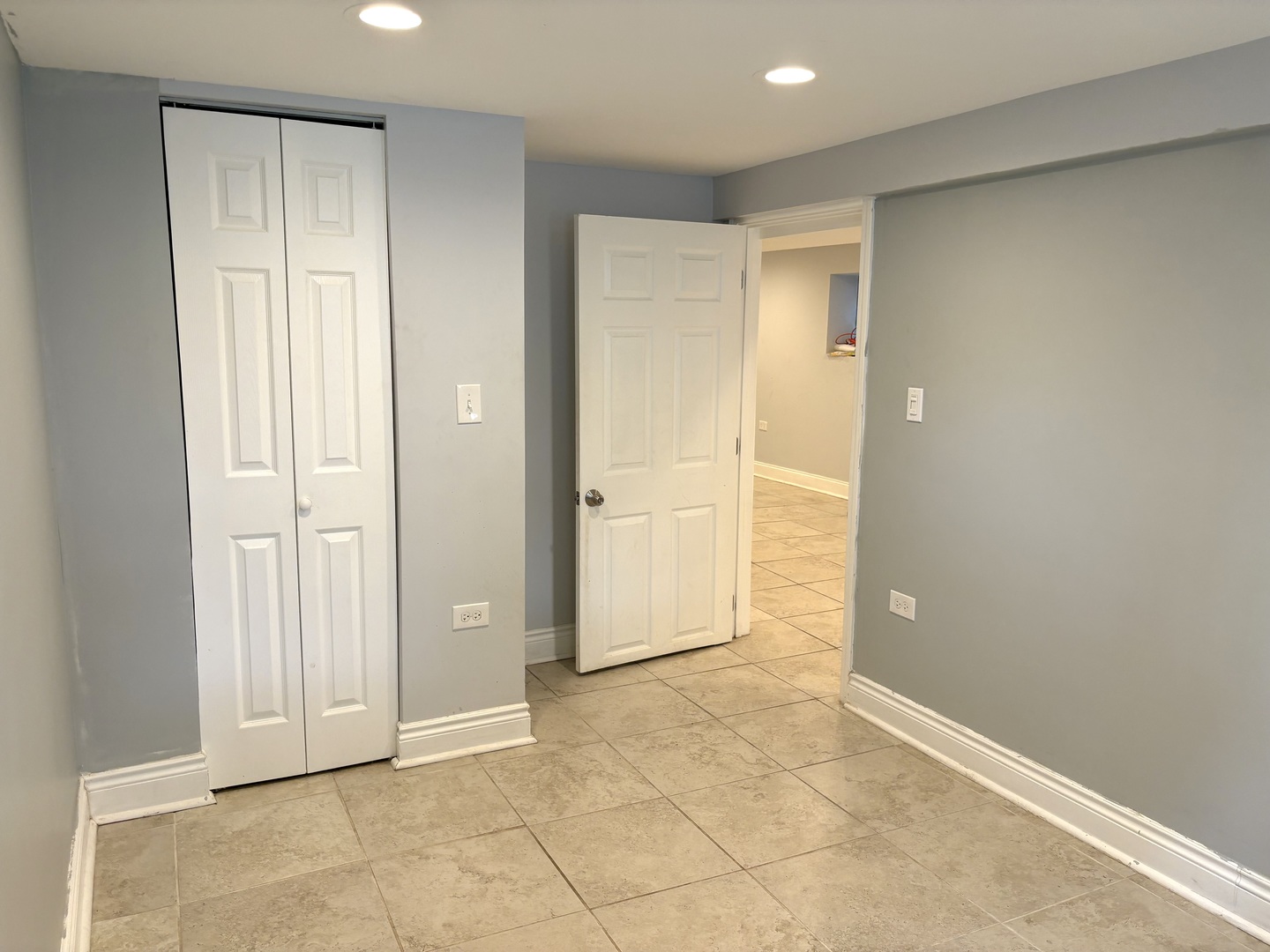 734 West 48th Place Chicago, IL 60609 - Photo 24 of 33 an empty room with closet area