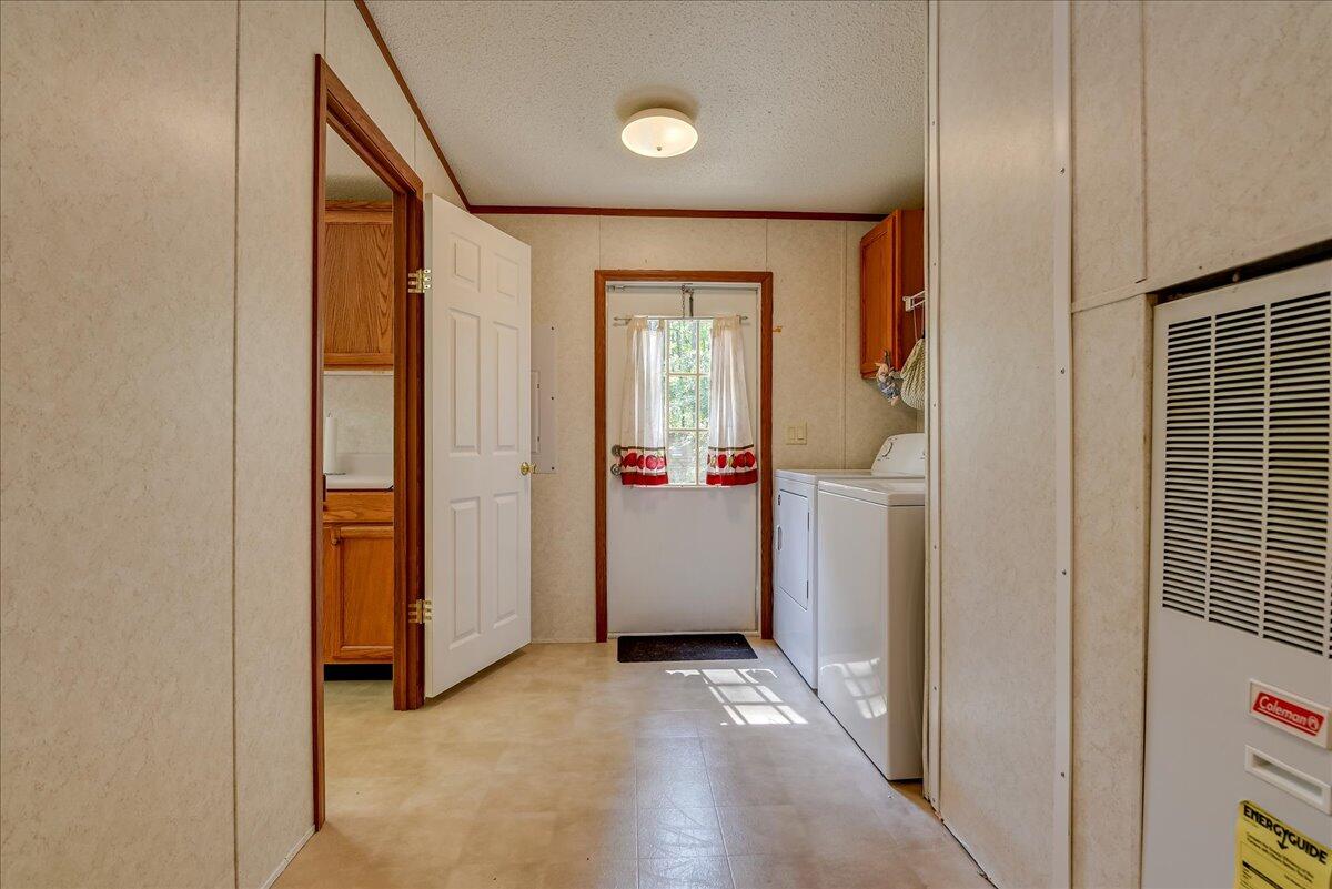 917 Whaley Pond Road Graniteville, SC 29829 - Photo 29 of 34 Spacious Laundry room. Washer and Dryer remain.