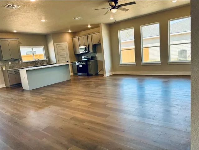 $2,250 | 15517 Greenhouse Way, Lindale, TX 75771