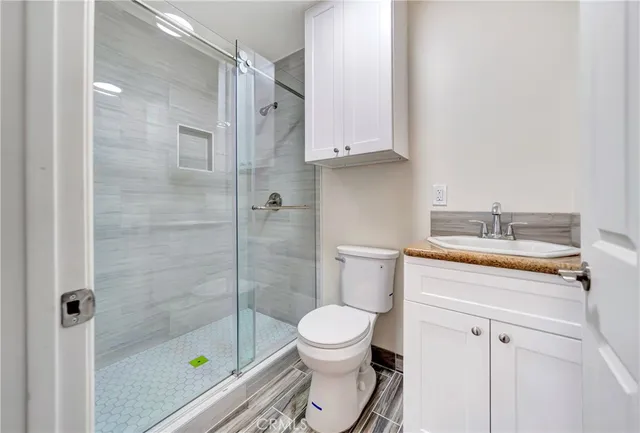 $2,299 | 14233 1/2 Sylvan Street, Van Nuys, CA 91401