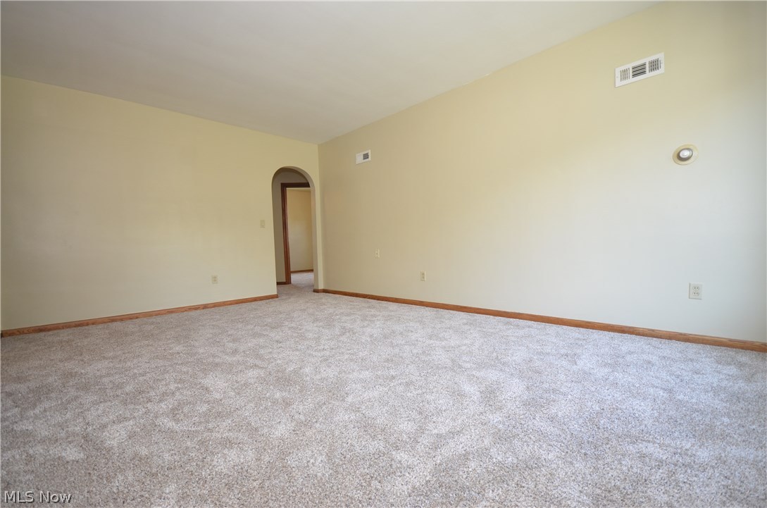 686 Brittain Road Akron, OH 44305 - Photo 8 of 31 Gallery Image 8