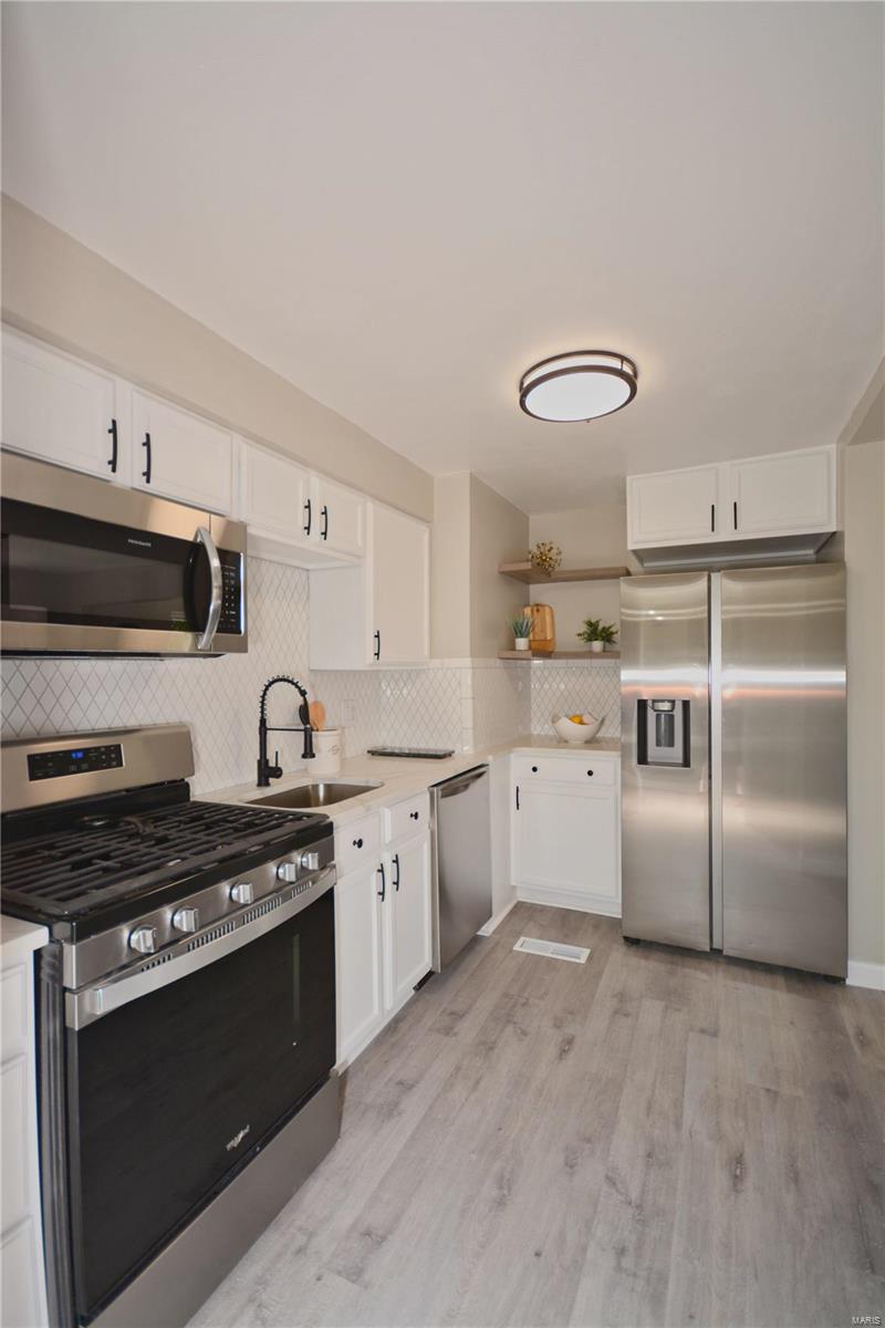 8001 Morgan Ford Road St. Louis, MO 63123 - Photo 6 of 27