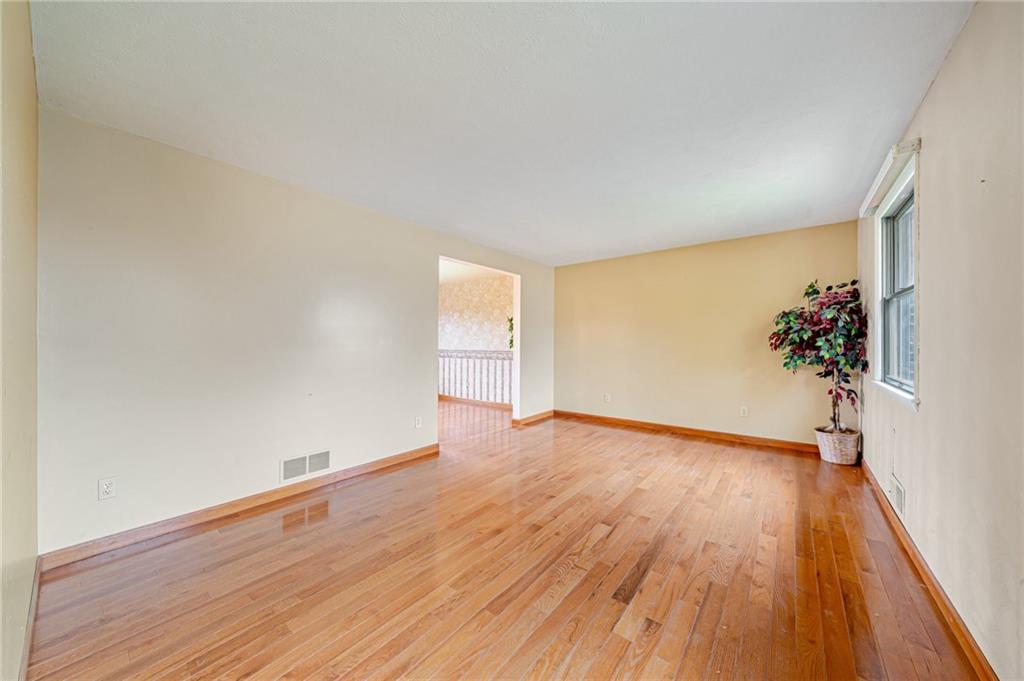16 Rizzi Drive Irwin, PA 15642 - Photo 4 of 42 Gallery Image 4