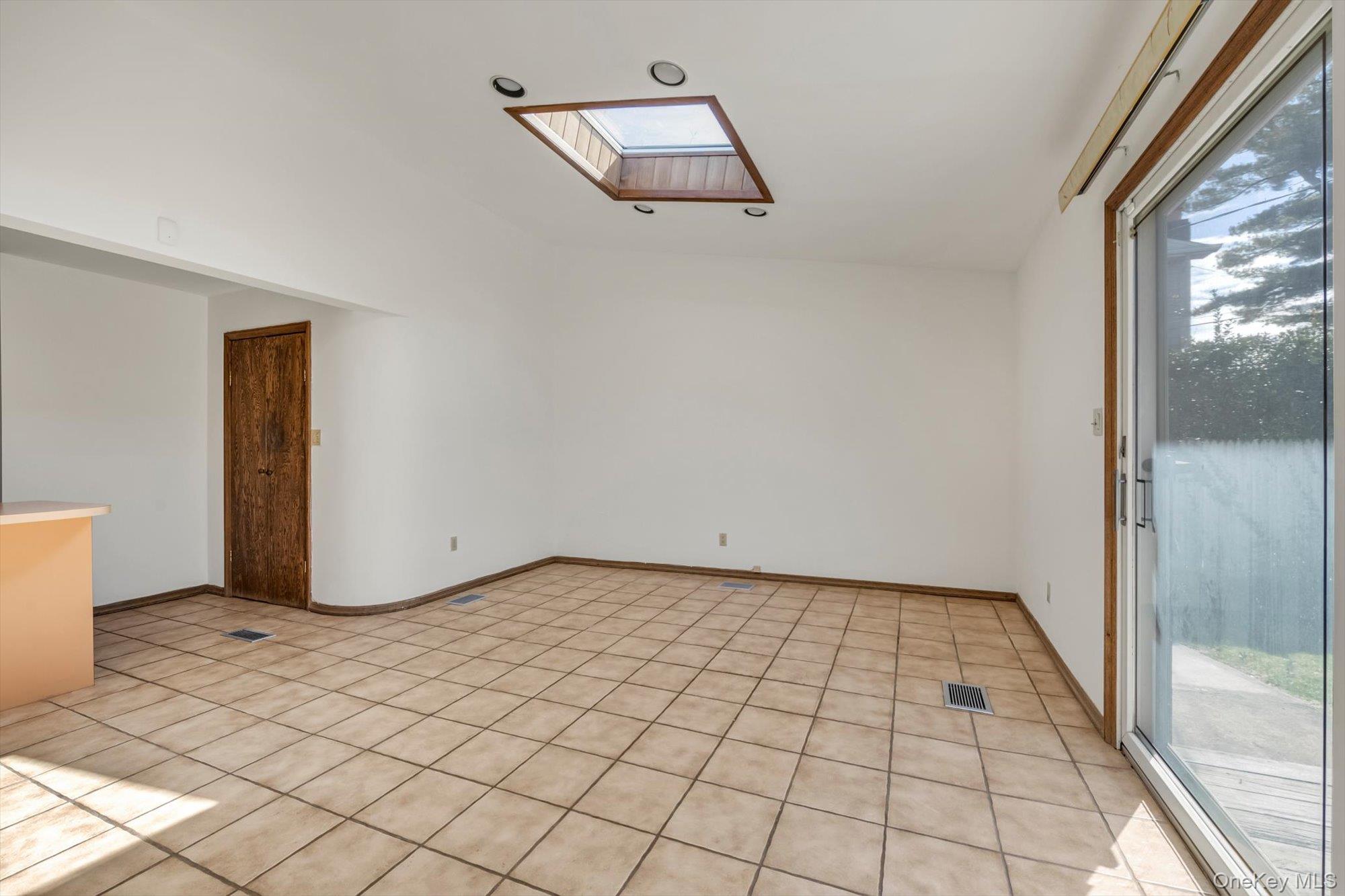 23 Madison Avenue Jericho, NY 11753 - Photo 13 of 29