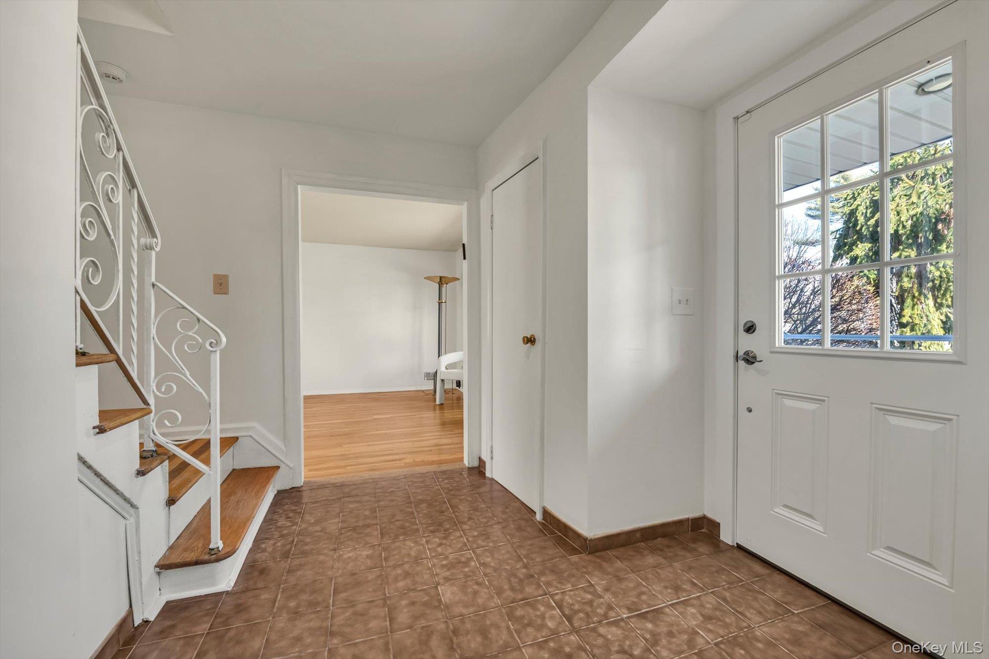 23 Madison Avenue Jericho, NY 11753 - Photo 3 of 29