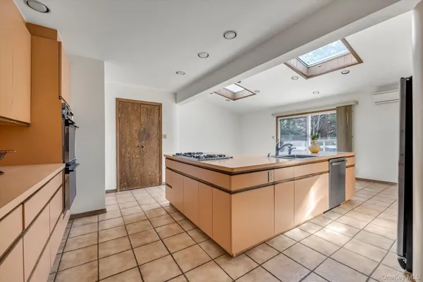 $1,198,000 | 23 Madison Avenue, Jericho, NY 11753