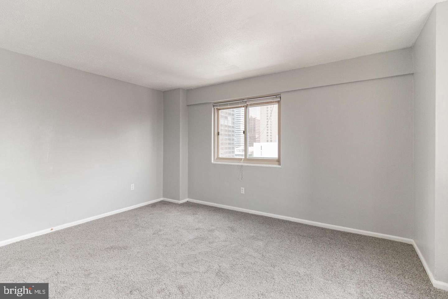 2101-17 Chestnut Street, Unit 1608 Philadelphia, PA 19103 - Photo 16 of 28 an empty room with windows