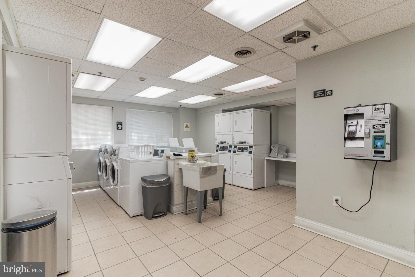 2101-17 Chestnut Street, Unit 1608 Philadelphia, PA 19103 - Photo 20 of 28 a living room with couches a dining table and chairs with white walls