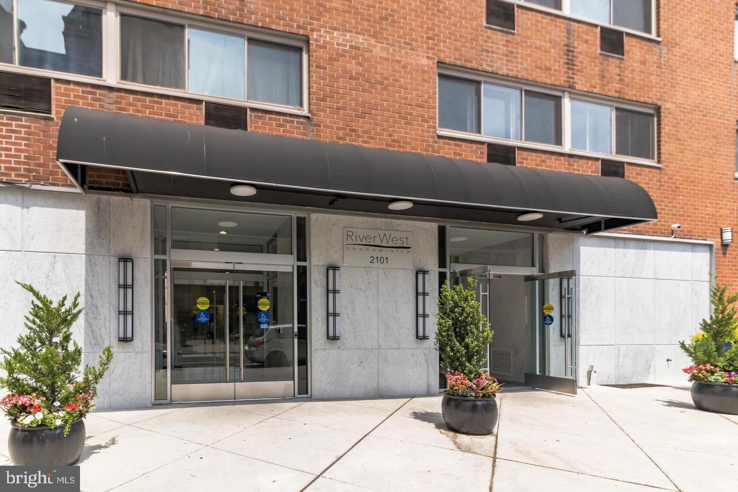 2101-17 Chestnut Street, Unit 1608 Philadelphia, PA 19103 - Photo 26 of 28 a front view of a house