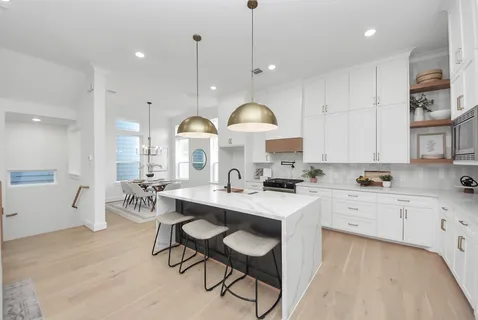 $570,000 | 925 Fisher Street, Unit E, Houston, TX 77018