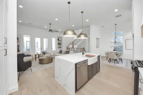 $570,000 | 925 Fisher Street, Unit E, Houston, TX 77018