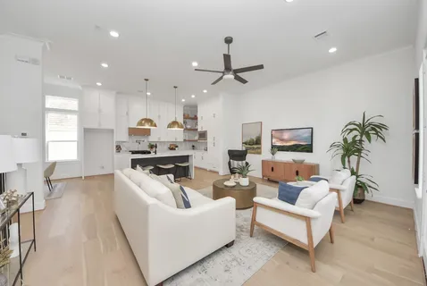 $570,000 | 925 Fisher Street, Unit E, Houston, TX 77018