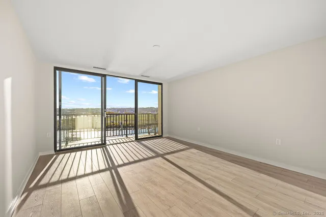 $4,000 | 100 Seaview Avenue, Unit 4H, Norwalk, CT 06855