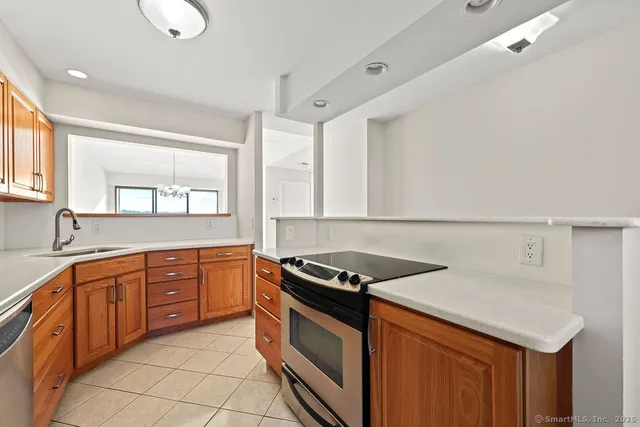 $4,000 | 100 Seaview Avenue, Unit 4H, Norwalk, CT 06855