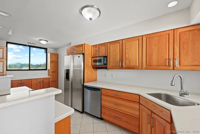 $4,000 | 100 Seaview Avenue, Unit 4H, Norwalk, CT 06855