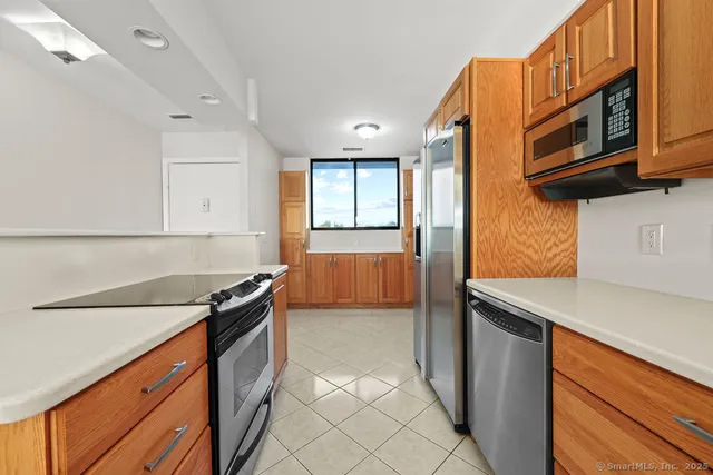 $4,000 | 100 Seaview Avenue, Unit 4H, Norwalk, CT 06855