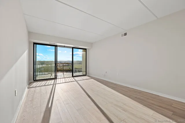 $4,000 | 100 Seaview Avenue, Unit 4H, Norwalk, CT 06855