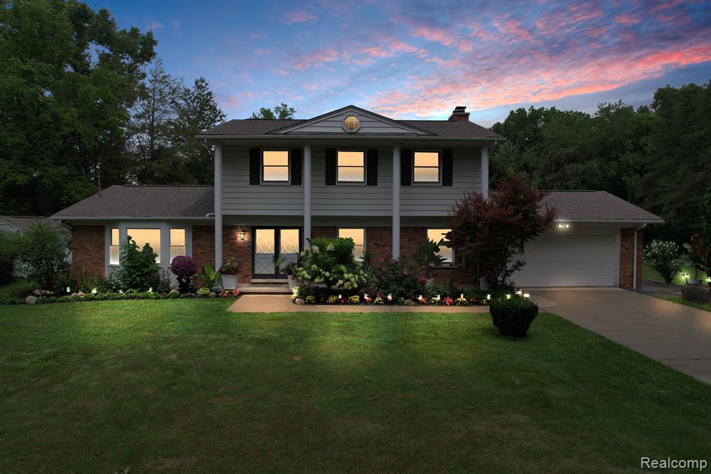 13139 White Lake Road Fenton, MI 48430 - Photo 2 of 40 Gallery Image 2