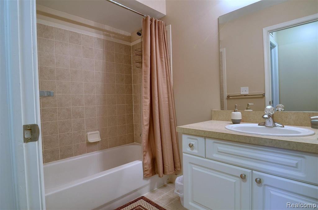 5358 Brookemonte Circle Rochester, MI 48306 - Photo 20 of 38
