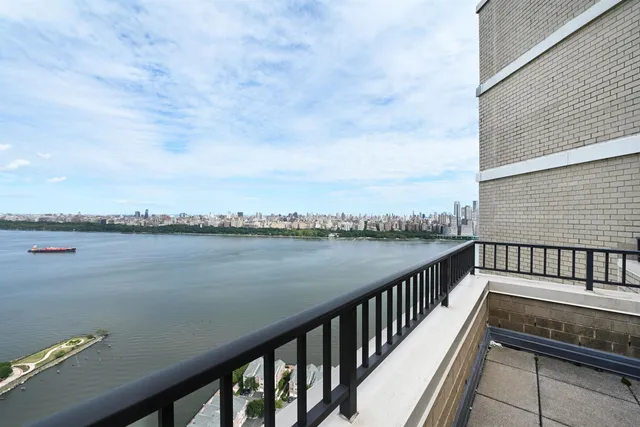 $999,999 | 7002 Boulevard East, Unit 43B, Guttenberg, NJ 07093