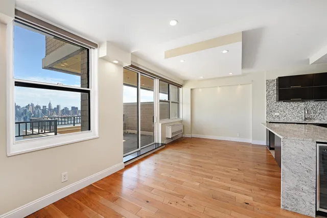 $999,999 | 7002 Boulevard East, Unit 43B, Guttenberg, NJ 07093