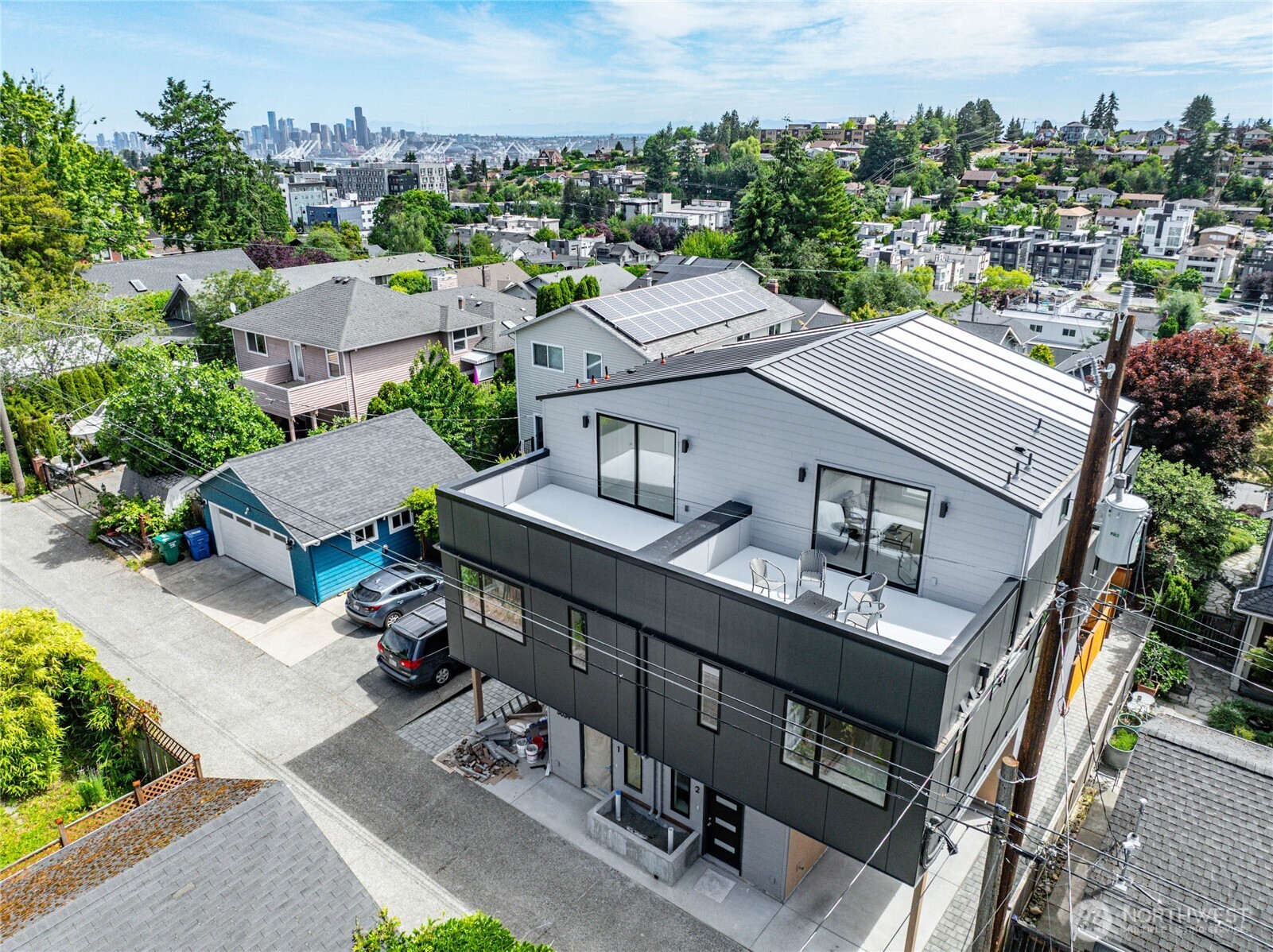 5039 41st Avenue Southwest, Unit 1 Seattle, WA 98136 - Photo 2 of 36