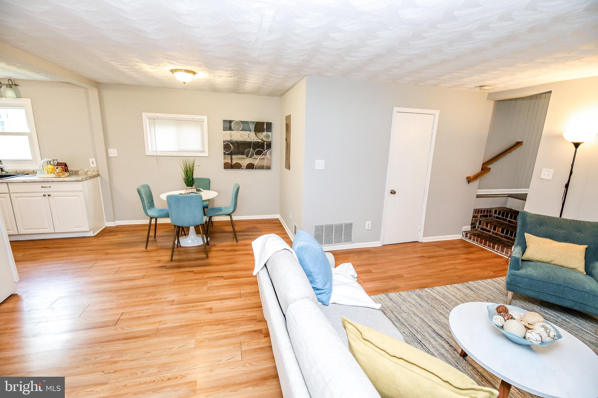 17713 Queen Anne Road Upper Marlboro, MD 20774 - Photo 5 of 35 Living room