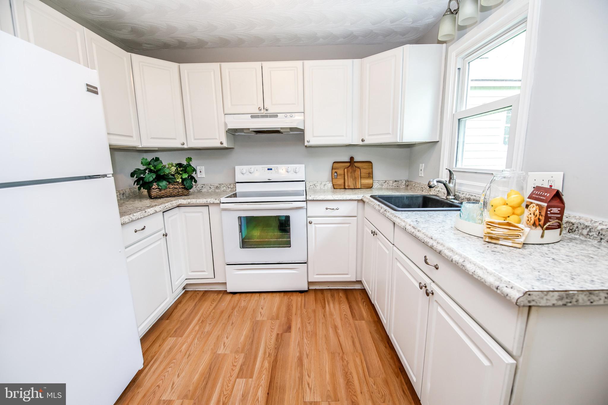 17713 Queen Anne Road Upper Marlboro, MD 20774 - Photo 8 of 35 Kitchen
