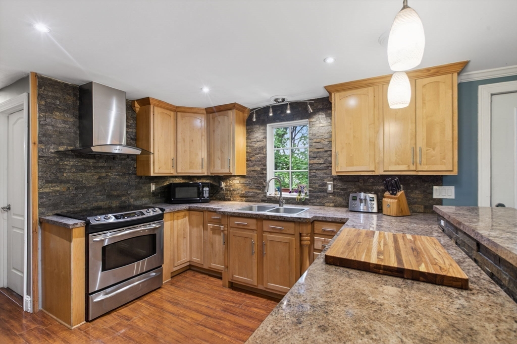 48 Westview Road Worcester, MA 01602 - Photo 13 of 37