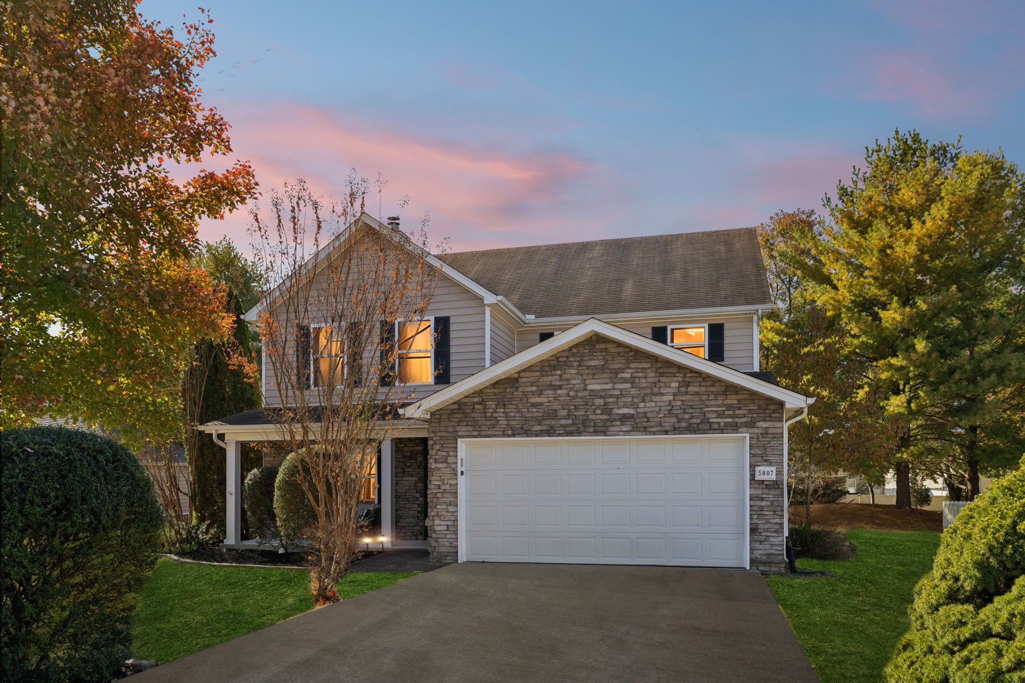 5807 Roxbury Drive Murfreesboro, TN 37128 - Photo 4 of 99 front view of a house with a yard