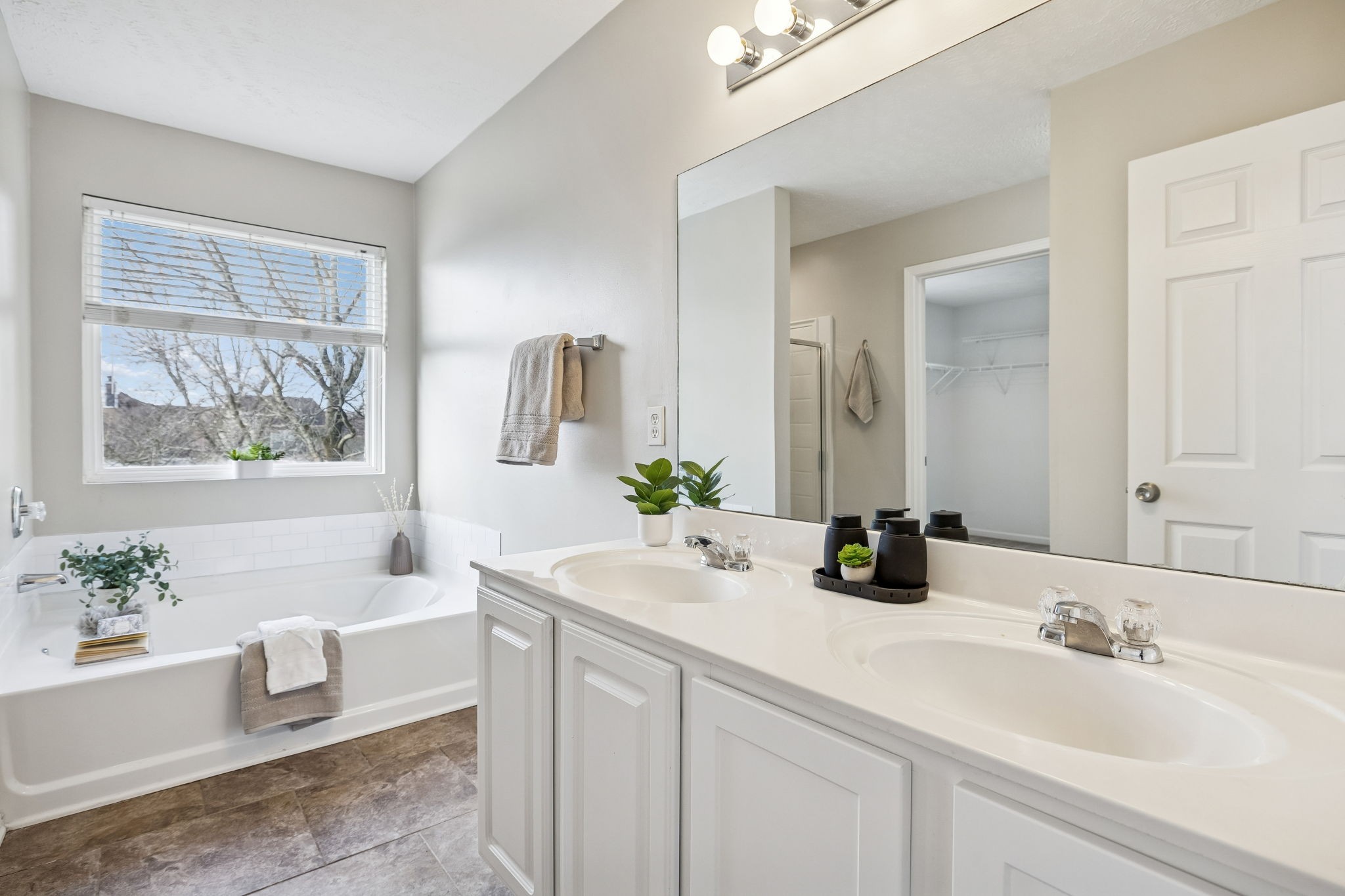 5807 Roxbury Drive Murfreesboro, TN 37128 - Photo 43 of 99 a bathroom with double vanity sinks a large mirror and a bathtub