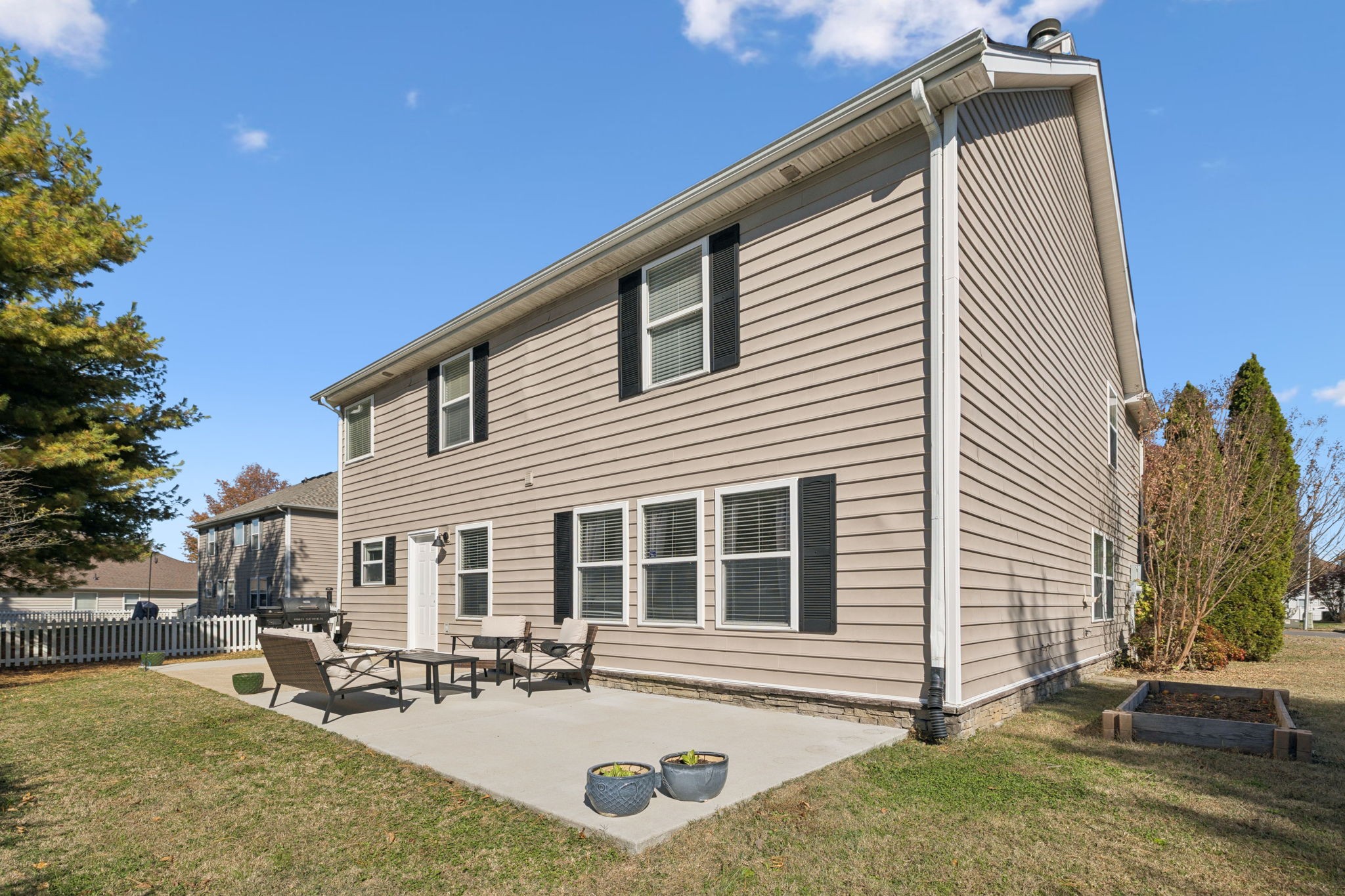 5807 Roxbury Drive Murfreesboro, TN 37128 - Photo 58 of 99 a front view of a house with patio