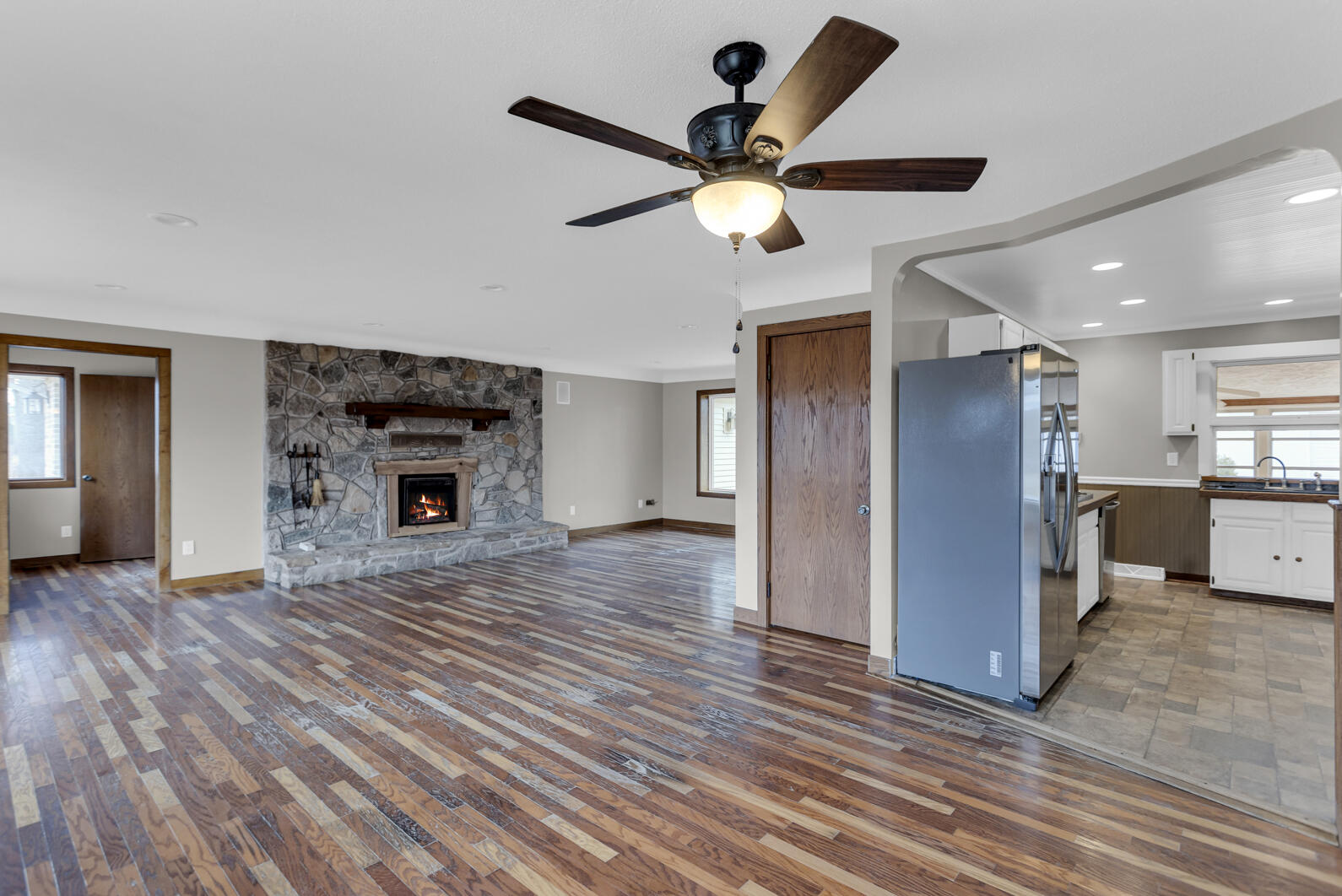 7805 Jefferson Road Brooklyn, MI 49230 - Photo 14 of 65 Living Room